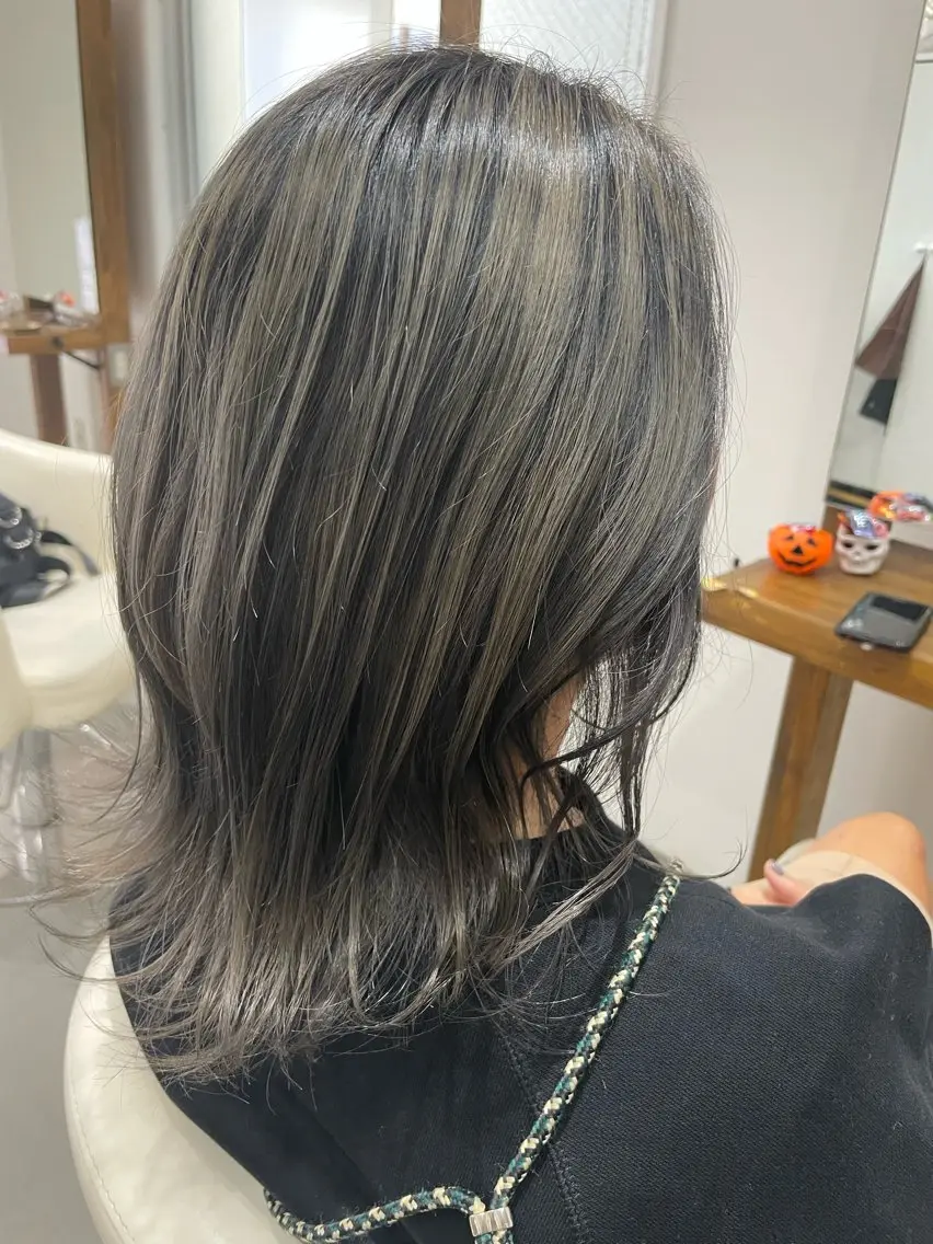 ミディアム カラー ヘアアレンジ アッシュ シルバー 🎨 SHIORI🥀のヘアスタイル