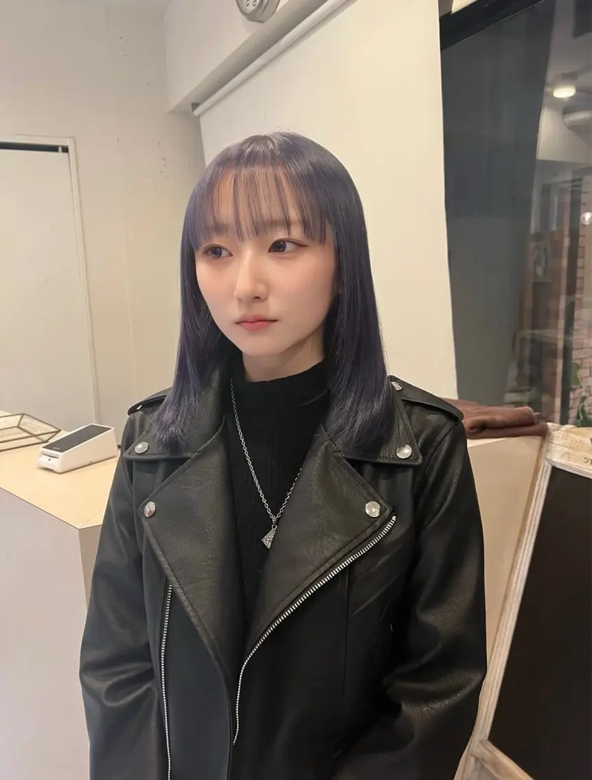ミディアム カラー ブリーチ ブルーカラー ブルーバイオレット バイオレットカラー エクステ⭐️艶カラー koukiのヘアスタイル
