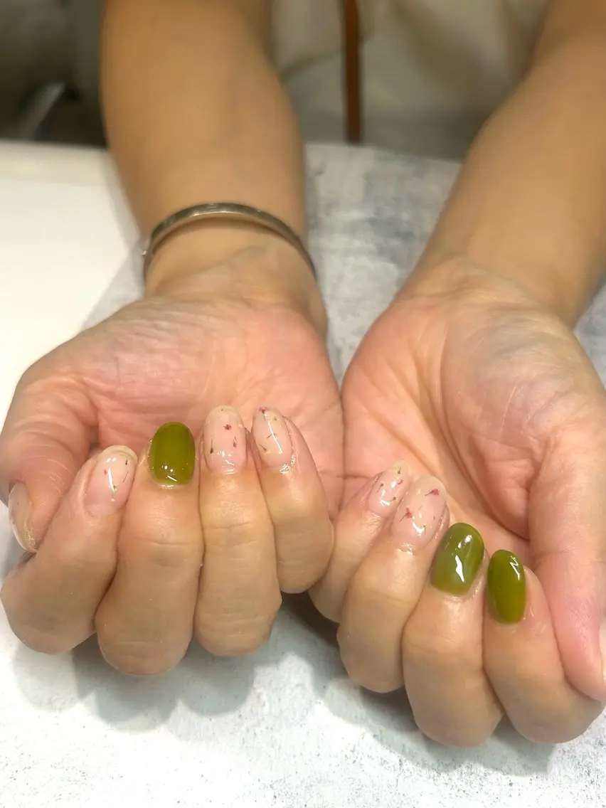 ネイル フラワーネイル ジェルネイル Jr.ネイリスト 𝐢𝐫𝐨𝐡𝐚のネイルデザイン