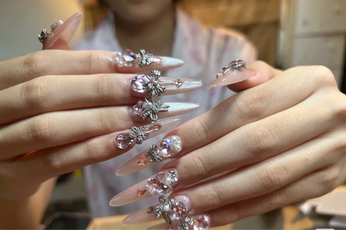 ネイル フレンチネイル ラメ(グリッター) ラメグラデーション マグネットネイル 持ち込み Unicorn Nail原宿表参道のネイルデザイン