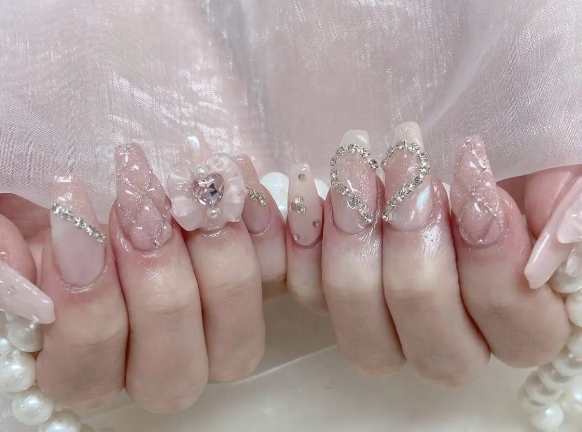 ネイル マグネットネイル ピンク ネイルチップ 冬ネイル クリスマス ハンドネイル Lee Nailsのネイルデザイン