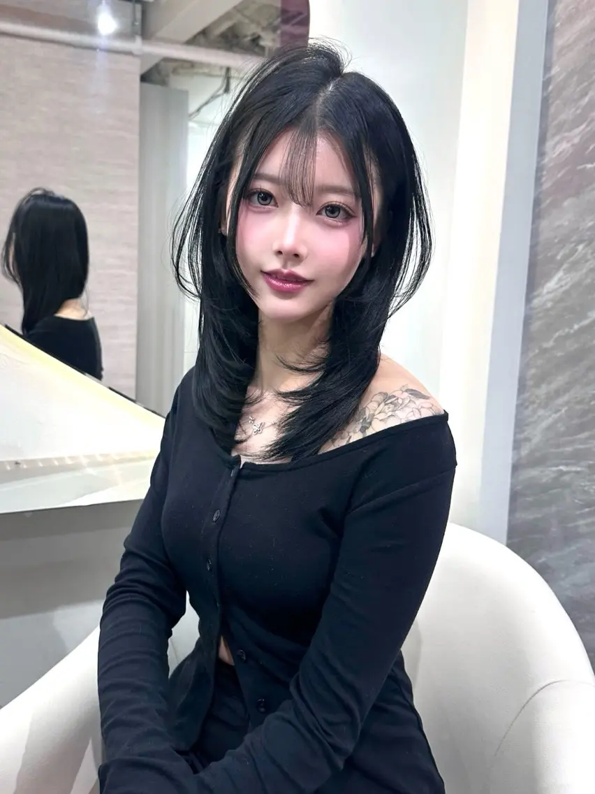 セミロング カラー ヘアアレンジ 黒髪 ブルーカラー ブルーブラック 透明感カラー グレージュ カット ヘアカラー 🖤kana韓国ヘア 艶髪カラー特化🖤のヘアスタイル
