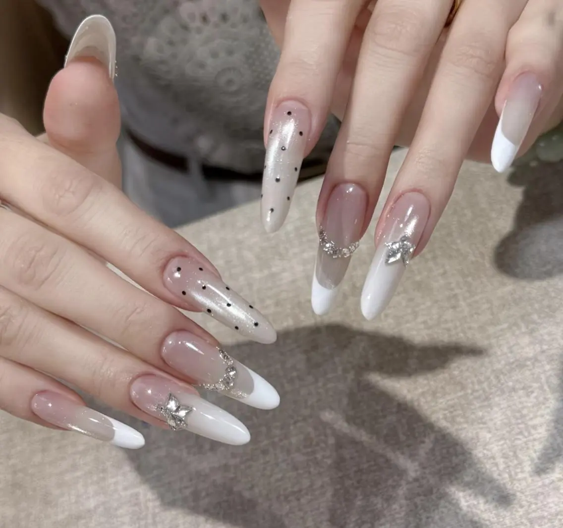 ネイル ハンドネイル 🎀 Ayaka_nailのネイルデザイン