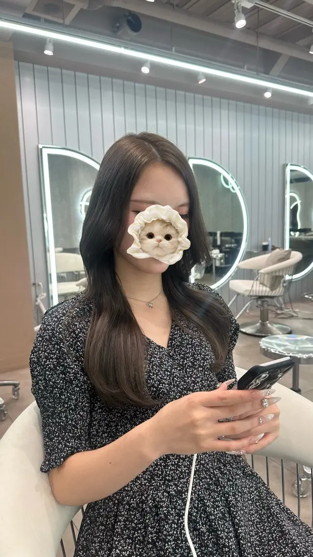 セミロング レイヤーカット カット ヘアカラー トリートメント 韓国レイヤー　韓国 ボブ 👑二響のヘアスタイル