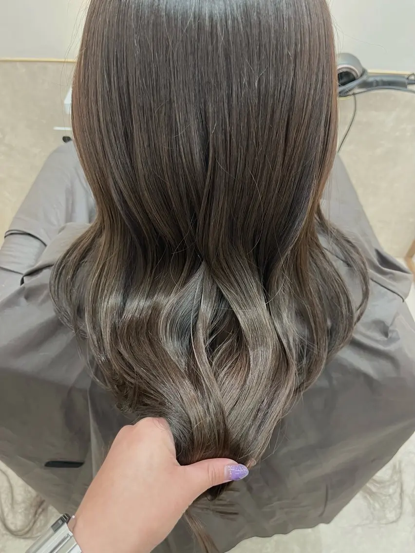 セミロング カラー 透明感カラー グレージュ ラベンダーカラー ラベンダーグレージュ ラベンダーグレー カット ヘアカラー トリートメント 原田 愛梨のヘアスタイル