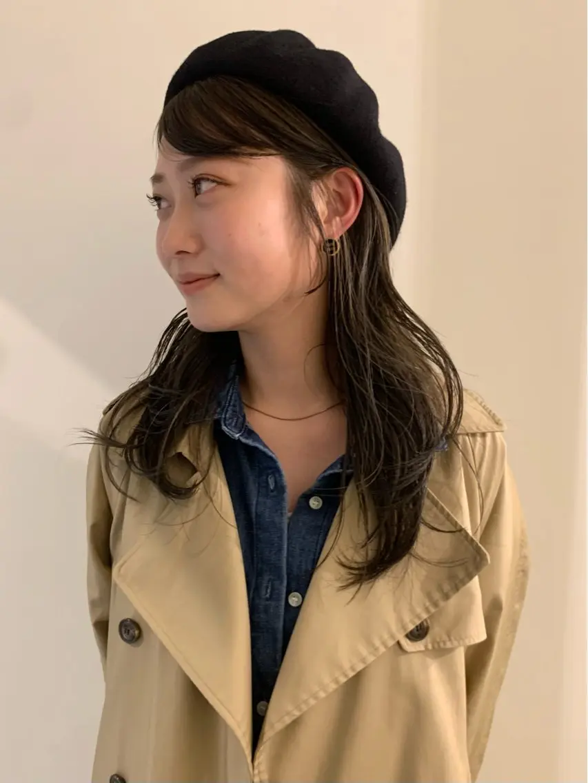 セミロング カラー オリーブカラー レイヤーカット カット ヘアカラー トリートメント 落合希 Olivebeigeのヘアスタイル