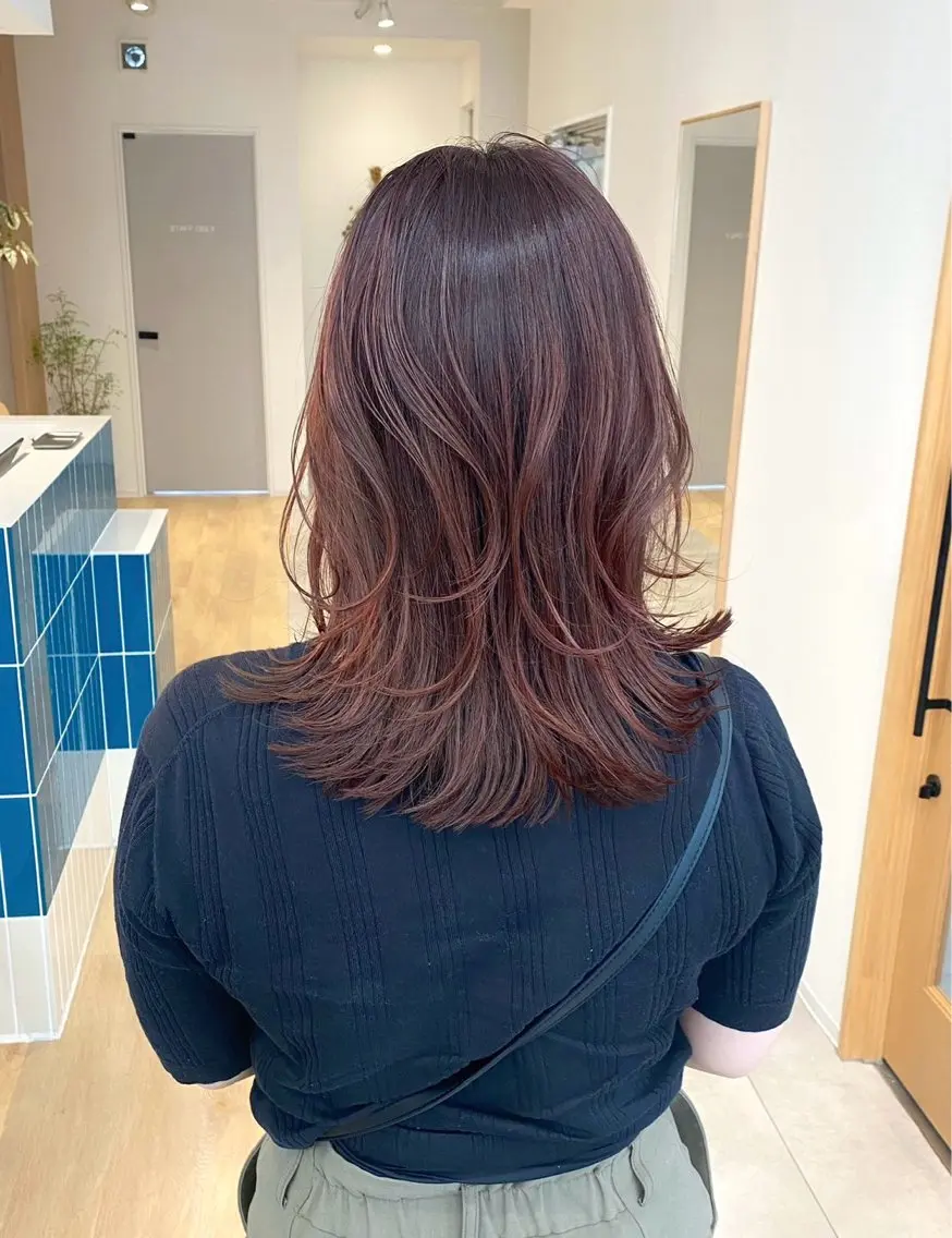 セミロング カラー 相澤 乙羽のヘアスタイル