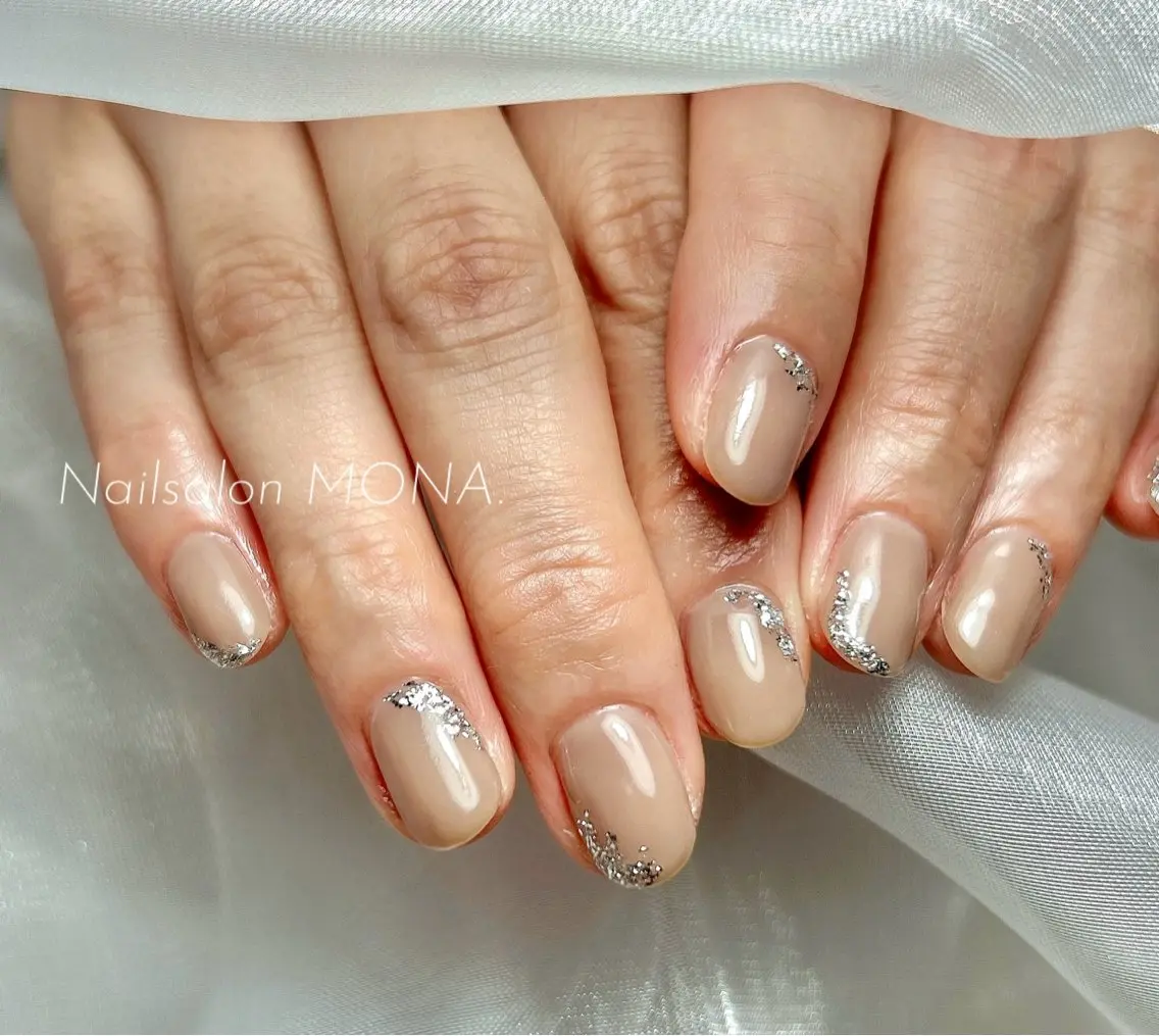 ネイル ワンカラーネイル シルバー シンプルネイル ハンドネイル Nailsalon MONA.のネイルデザイン