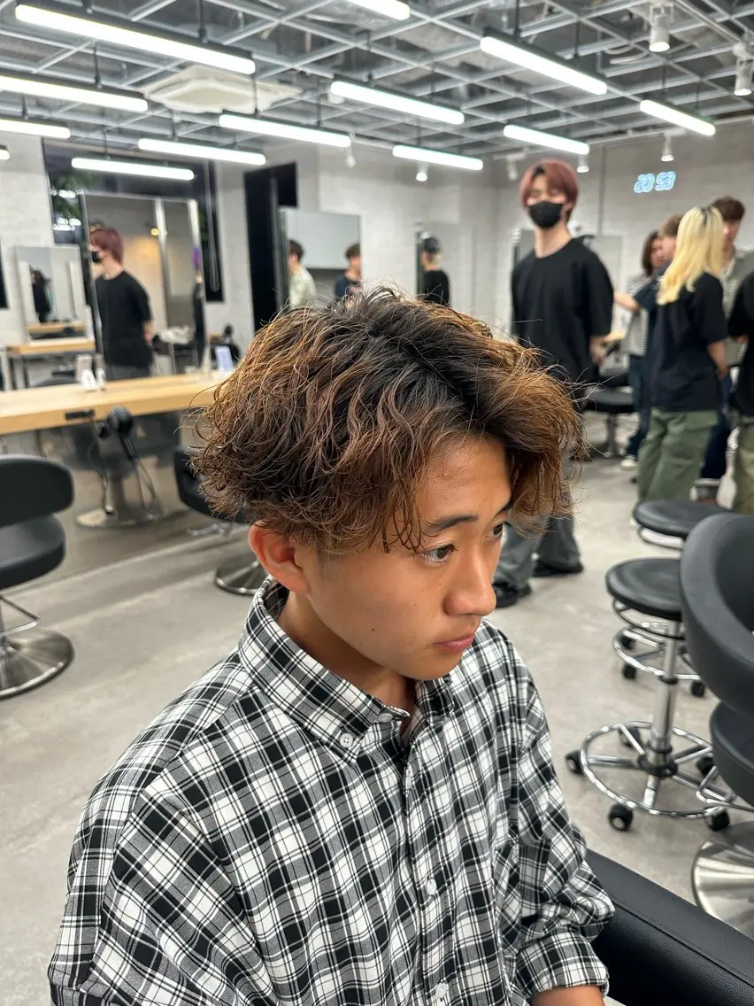 ショート パーマ メンズ アップバング メンズパーマ 波巻きパーマ 【パーマ率90%】 サエキカズマのヘアスタイル