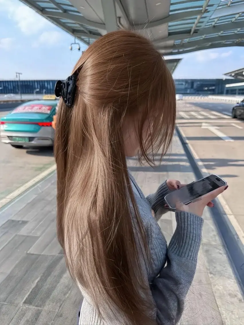 ロング カラー ブラウンカラー くすみブラウン カット ヘアカラー トリートメント 韓国ヘア/巻ける 縮毛矯正/リョウヤのヘアスタイル