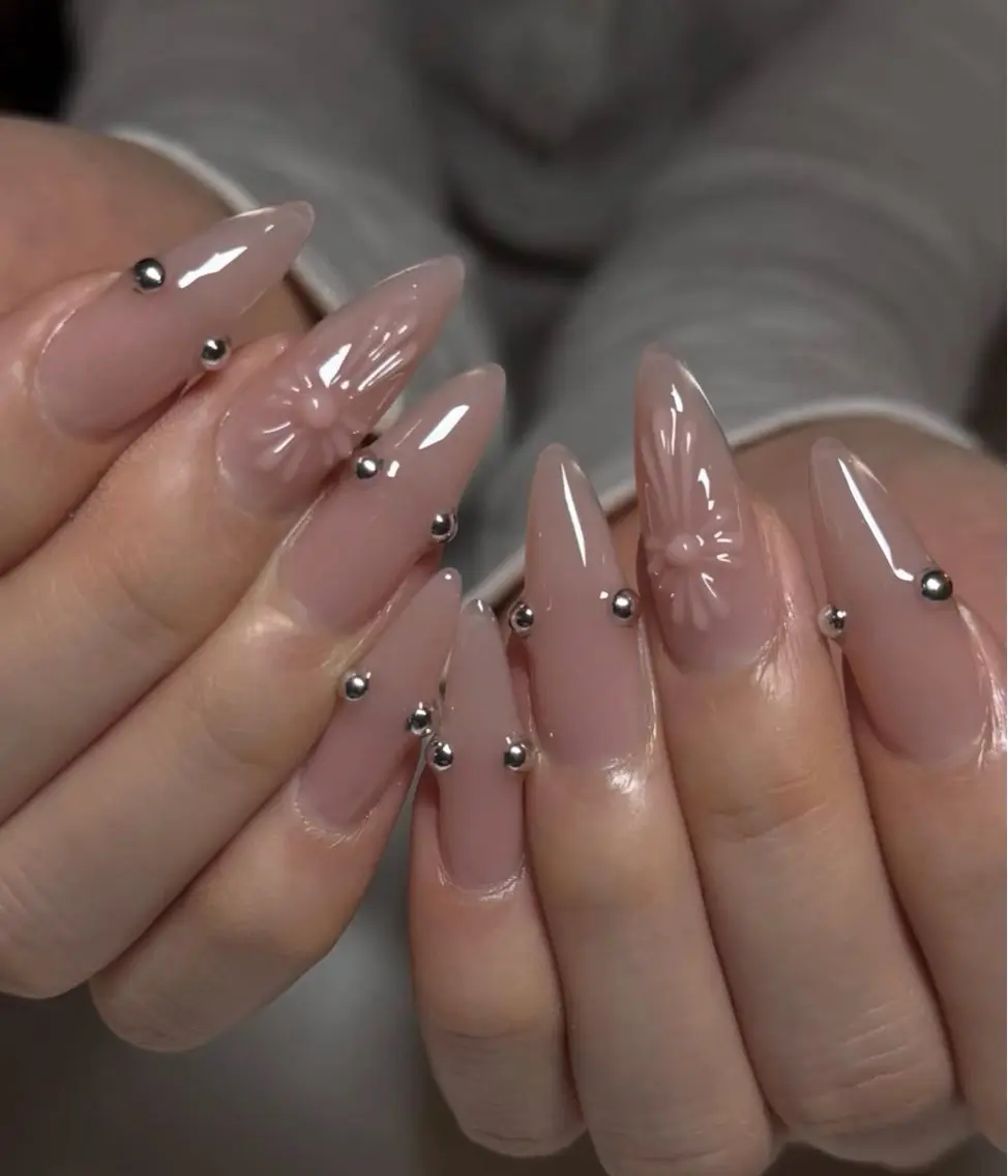 ネイル ガーリー キラキラネイル 韓国ネイル ロングネイル シンプルネイル ハンドネイル Genie Mika Nailsのネイルデザイン