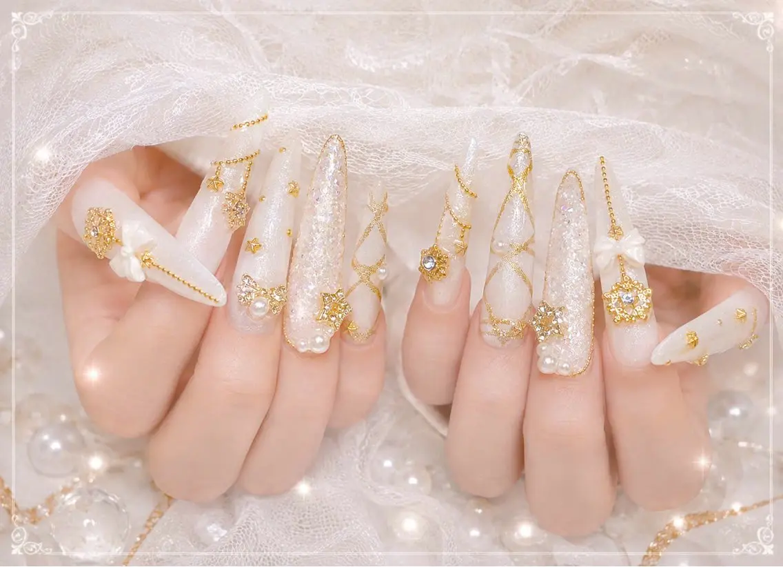 ネイル アートネイル オーロラネイル クリアネイル 長さ出し フレンチネイル ハンドネイル HOT Nail Salonのネイルデザイン