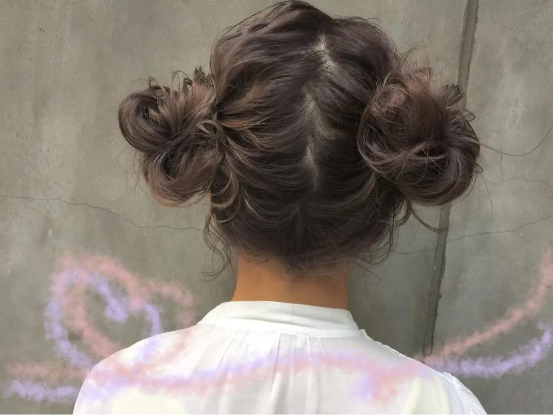 ミディアム セミロング ロング カラー ヘアアレンジ お団子ヘア ベージュカラー ブリーチ ラベンダーカラー ラベンダーベージュ potato nanacoのヘアスタイル