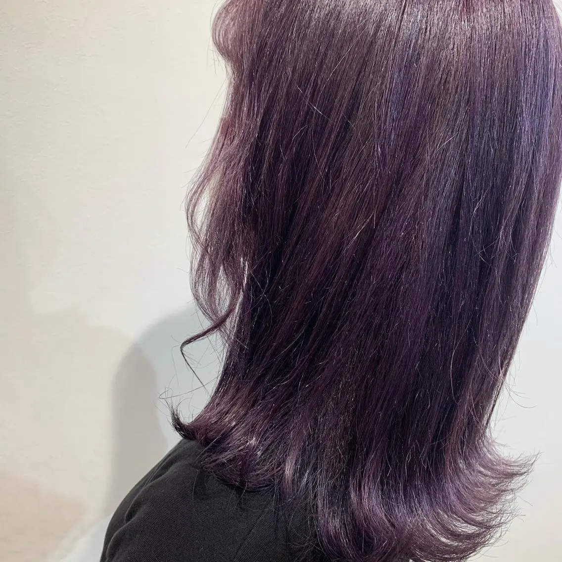 セミロング パープルカラー 艶髪カラー🫧 髪質改善🪽萩原のヘアスタイル