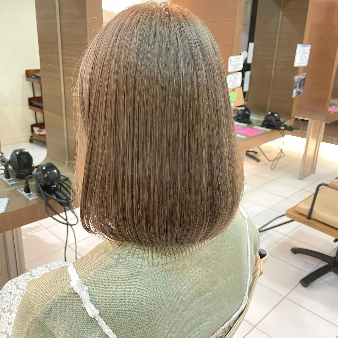 ミディアム カラー ベージュカラー ハイトーンカラー オリーブベージュ 透明感カラー/ 寺田千雅子のヘアスタイル
