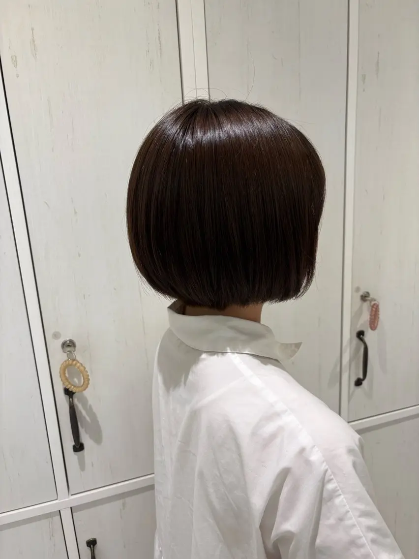ショート カラー ショートボブ ベージュカラー オリーブベージュ ボブ ショートヘア 脇尾 百花のヘアスタイル