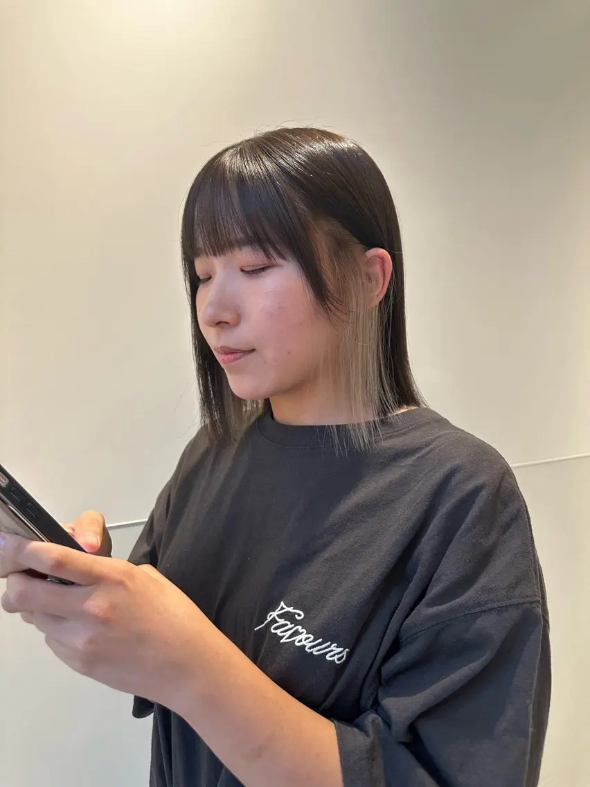ミディアム カラー パーマ ヘアアレンジ メンズ キッズ ネイル マツエク・マツパ アイブロウ 切りっぱなしヘアボブ ミディアムヘアRYOのヘアスタイル