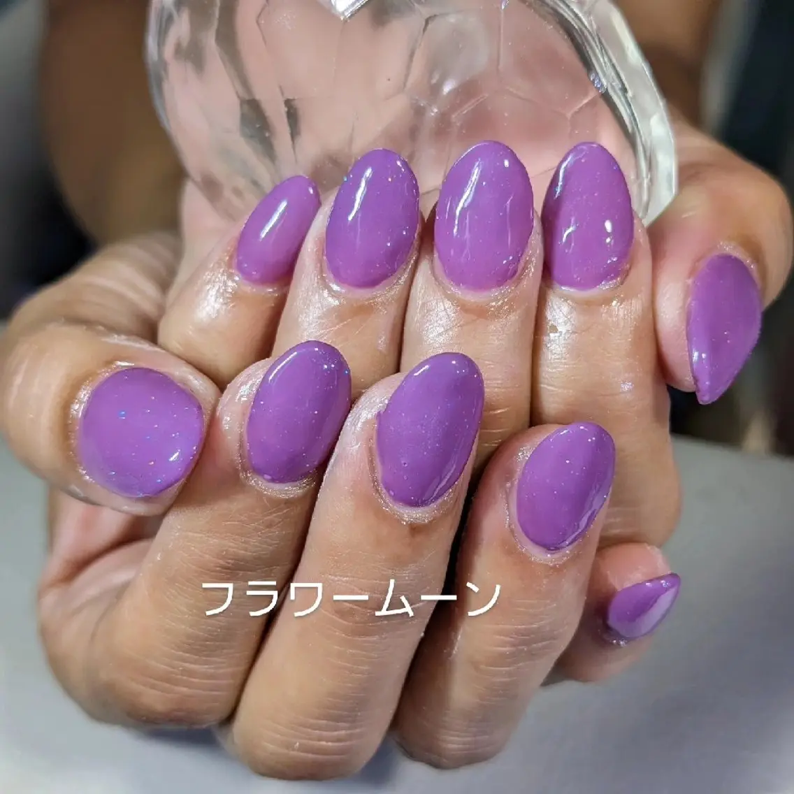 ネイル ラメ(グリッター) シンプルネイル フラワー ムーンのネイルデザイン
