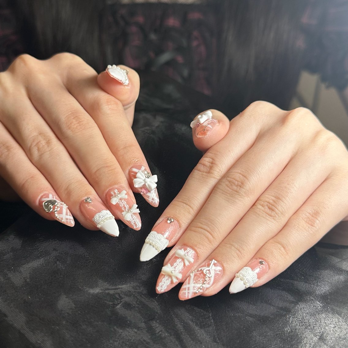 ロング 韓国風ヘア ロング クリスマス ハンドネイル Miyabie' Nail Salonのネイルデザイン
