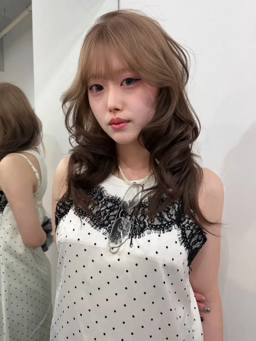 セミロング カラー ベージュカラー ブリーチ ケアブリーチ デザインカラー ダブルカラー ヘアカラー トリートメント TATSUブリーチ/ ミルクティーベージュのヘアスタイル
