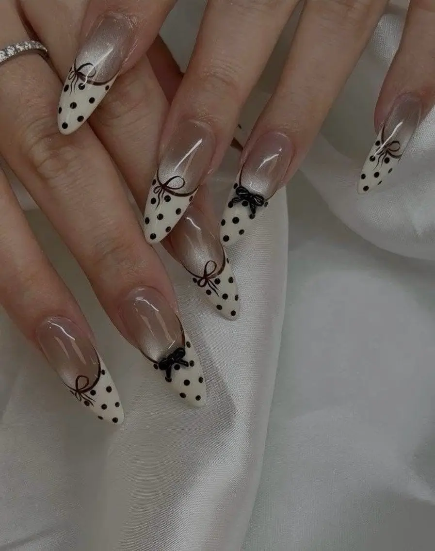 ネイル フレンチネイル キラキラネイル 韓国ネイル シンプルネイル ワンホンネイル ハンドネイル MEI Nailのネイルデザイン