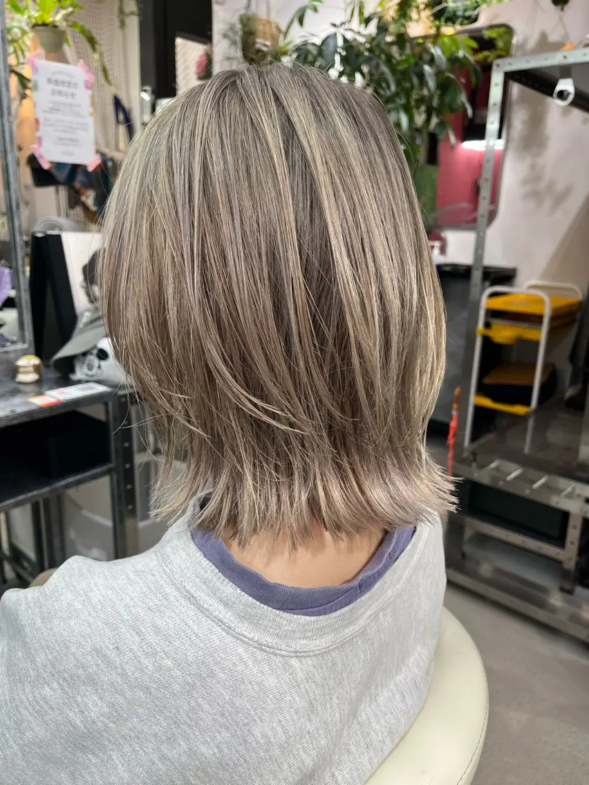 カラー バレイヤージュ ダブルカラー 中村 靖彬のヘアスタイル