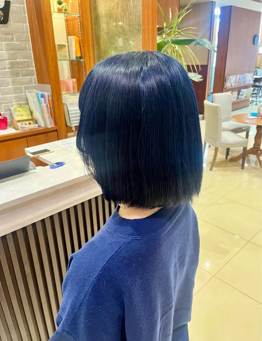 カラー ブルーカラー ネイビーカラー ヘアカラー ハイトーンカラー🎀 はなえのヘアスタイル