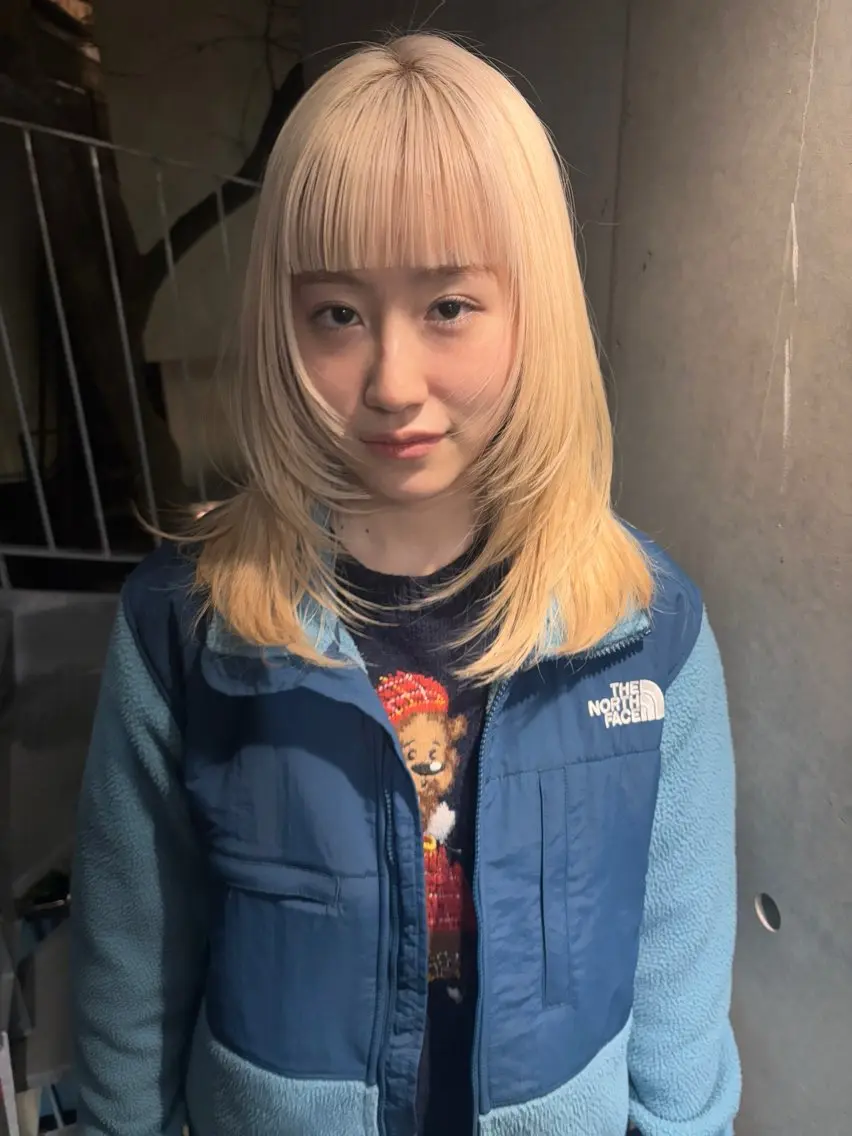 セミロング カラー ブリーチ ブロンド ホワイトブロンド カット ヘアカラー トリートメント yuuna/ ハッシュカット🎀のヘアスタイル