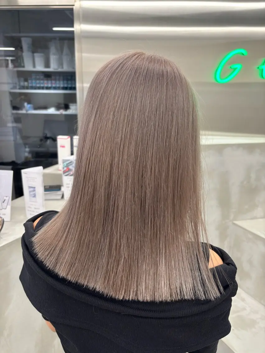 セミロング カラー ヘアカラー ブリーチ/ハイトーン 🤍そな🤍のヘアスタイル