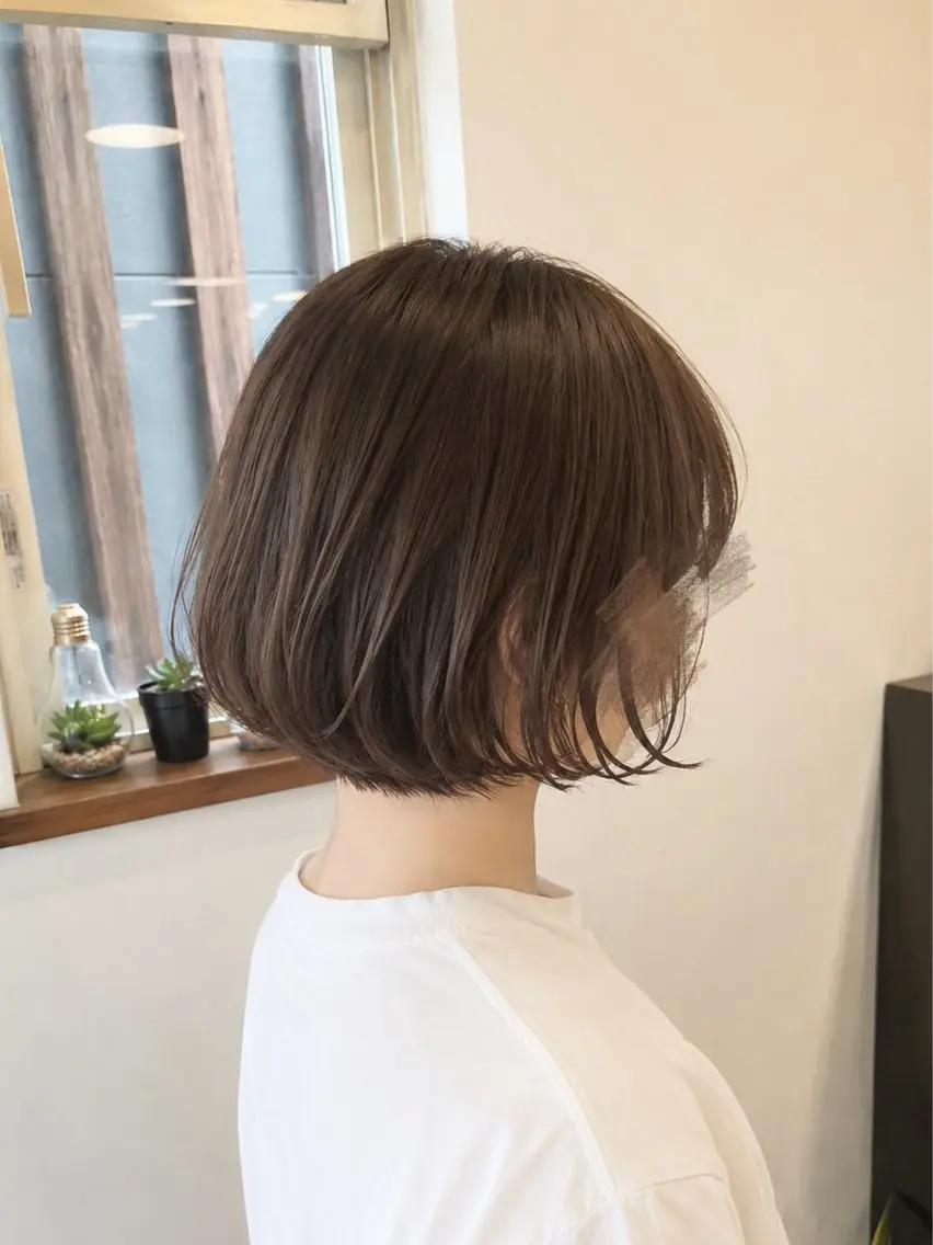 ショート カラー ベージュカラー ブリーチ 透明感カラー ダブルカラー ブリーチなしカラー 白阪 真子のヘアスタイル
