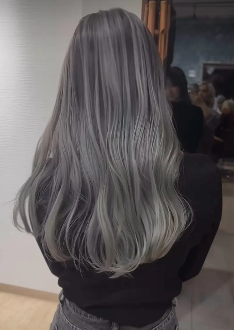 ロング naomi (夜間営業受付中★)のヘアスタイル