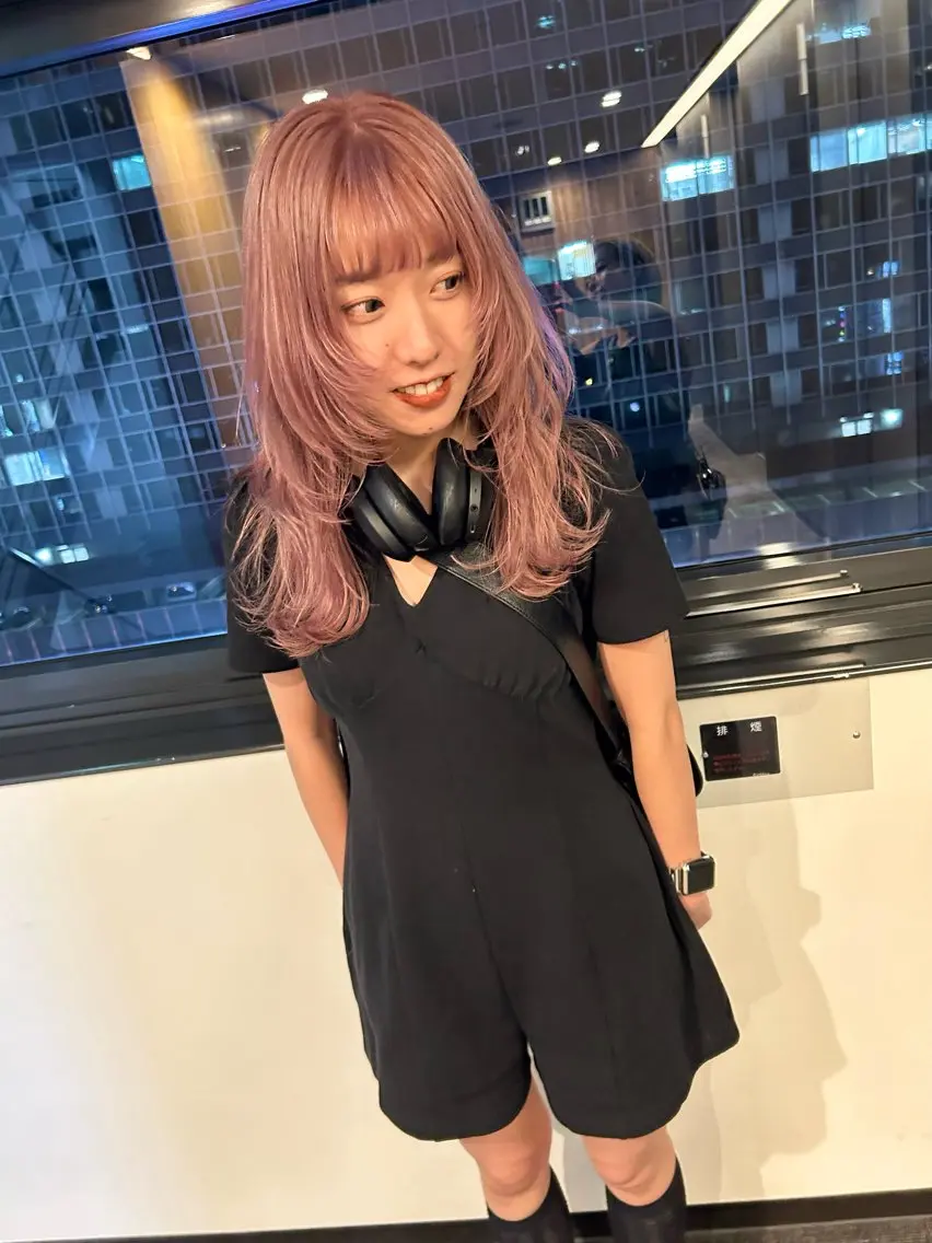 セミロング カラー パーマ ヘアアレンジ ハイトーンカラー デザインカラー/ボブ ブリーチカラー/ユリのヘアスタイル