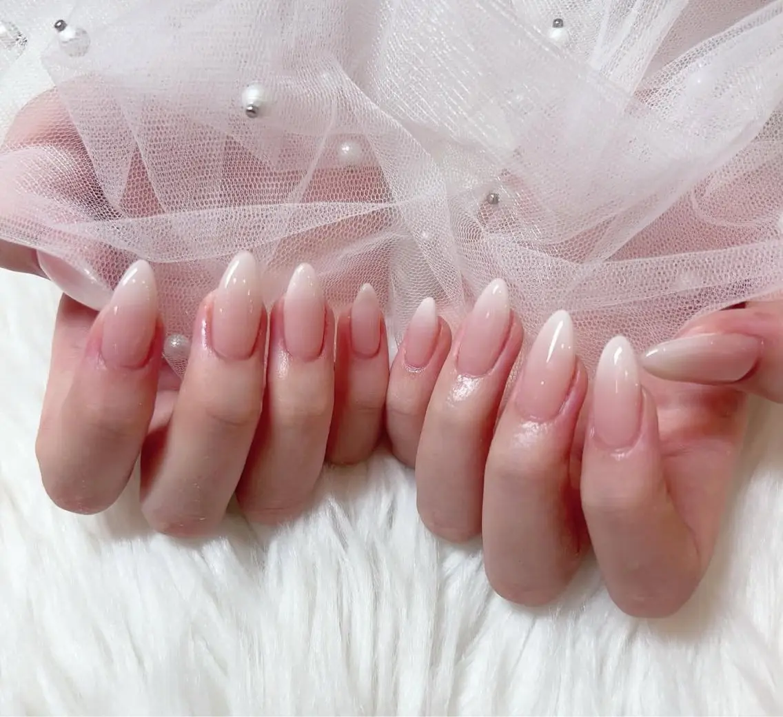 ネイル アートネイル グラデーション キラキラネイル ニュアンスネイル オフィスネイル ハンドネイル Amee Nail Salonのネイルデザイン