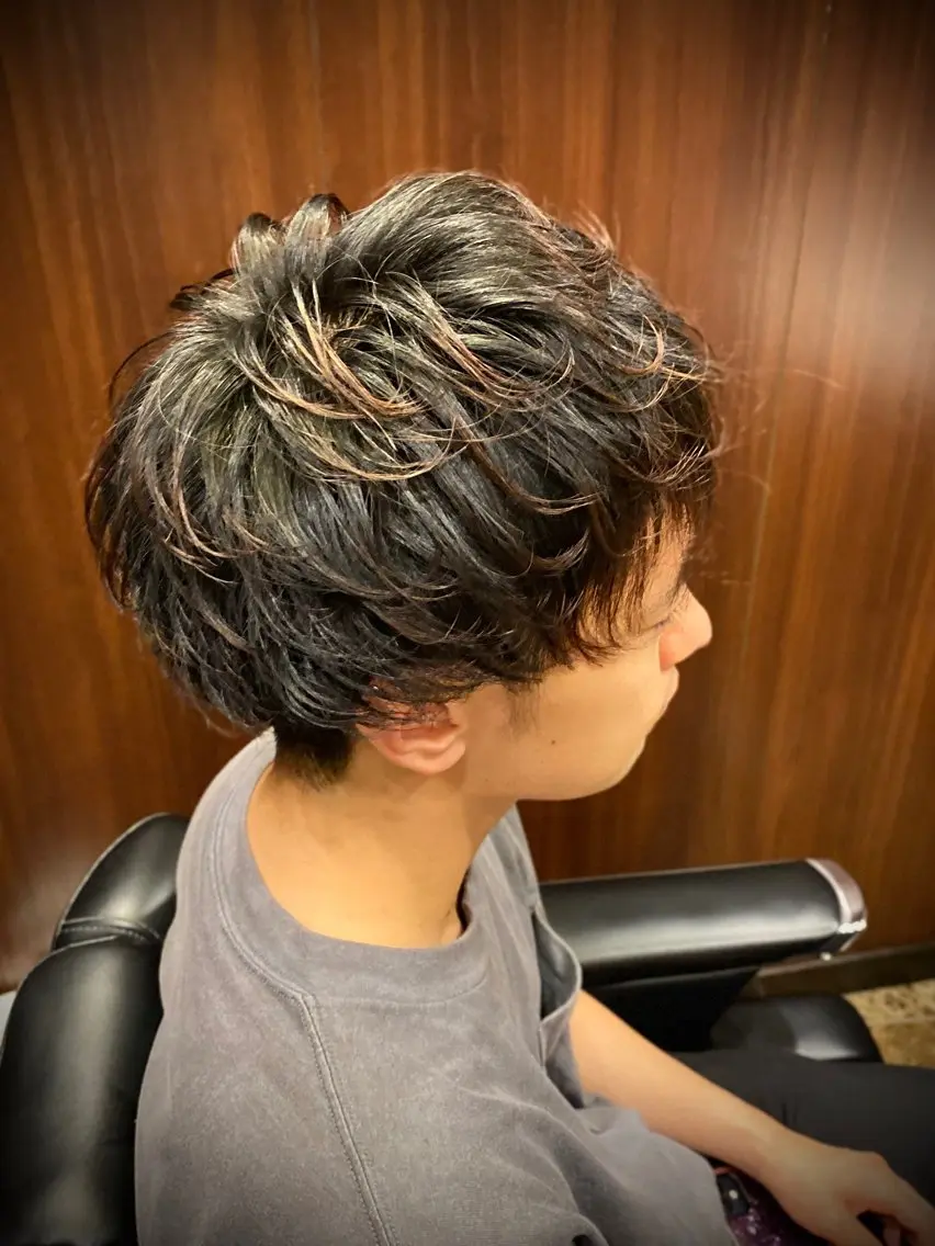 ミディアム 岡崎 海人のヘアスタイル