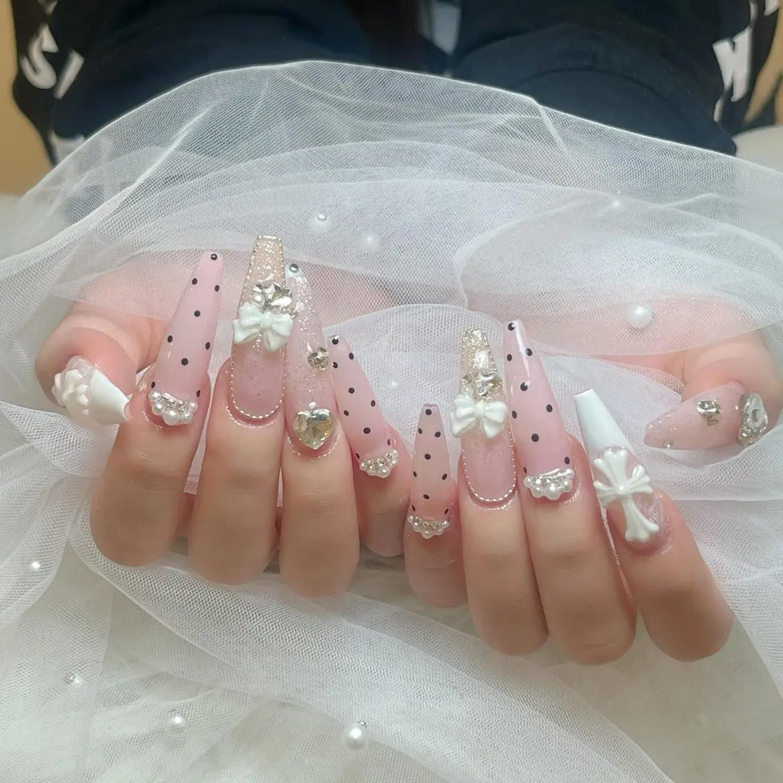 ネイル チークネイル ドット フットネイル フレンチネイル グラデーション ハンドネイル ハンドケア Nihonthy Nail 新宿のネイルデザイン