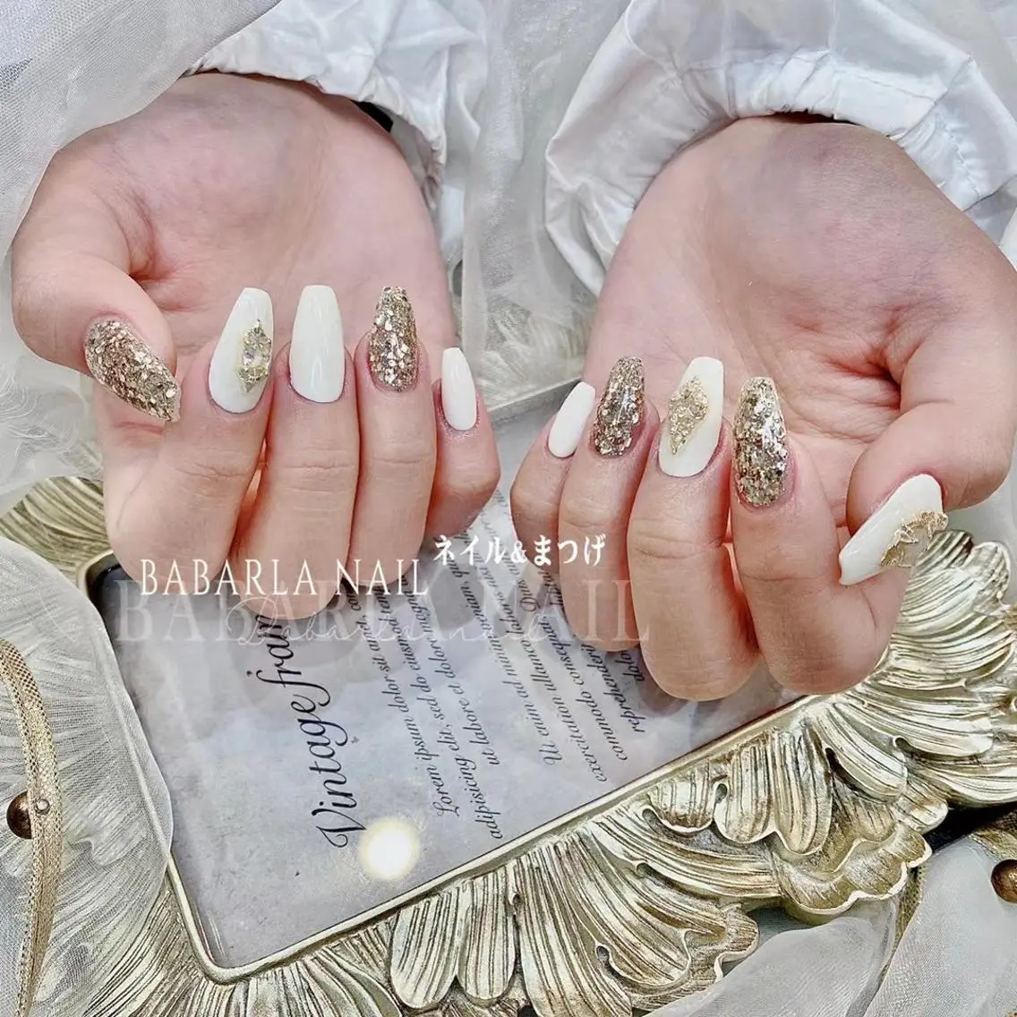 ネイル ゴールド ラメ(グリッター) シンプルネイル ホワイト Babarla Nailのネイルデザイン