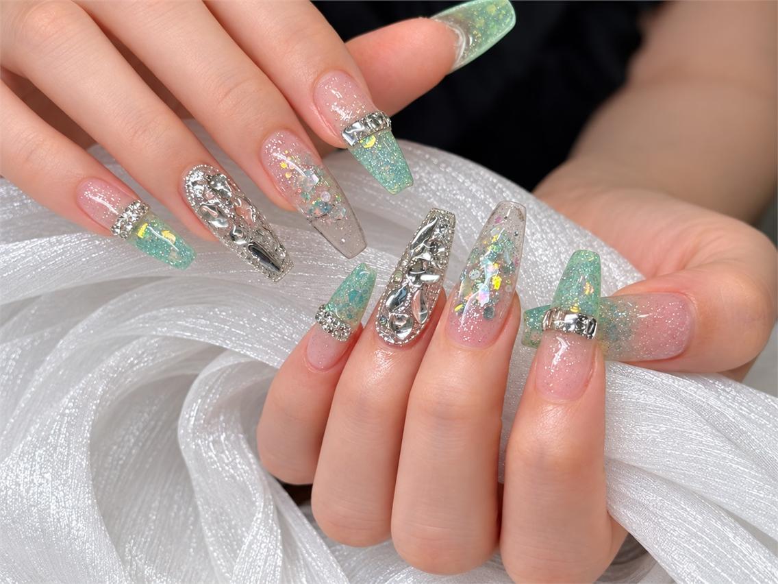 ネイル グリーン ラメ(グリッター) ロングネイル シルバー NAILS 168 大塚のネイルデザイン