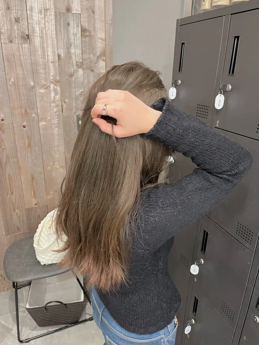 ロング カラー ブリーチ グレージュ オリーブグレージュ オリーブグレー カット ヘアカラー トリートメント 中津/梅田/酸性 /髪質改善/愛芽のヘアスタイル