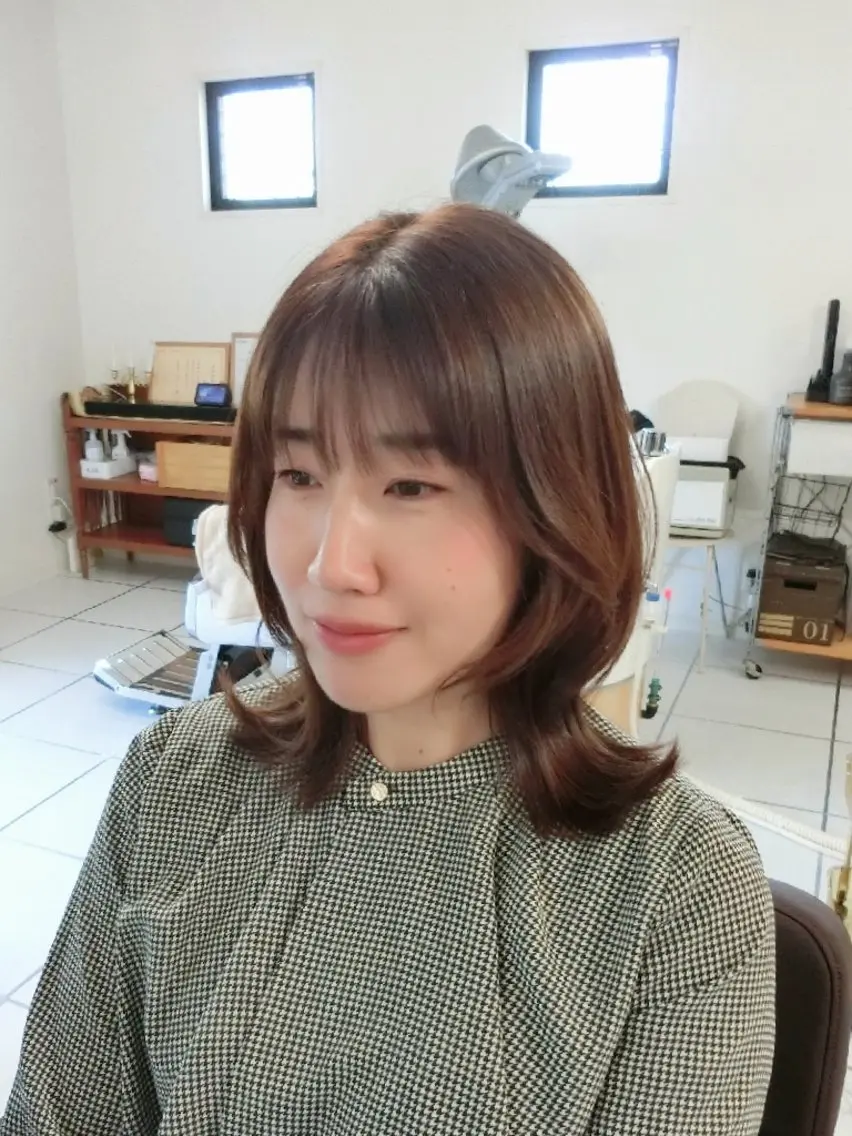 ミディアム カラー レイヤーカット 外ハネヘア カット ヘアカラー トリートメント nao 艶カラー・髪質改善のヘアスタイル