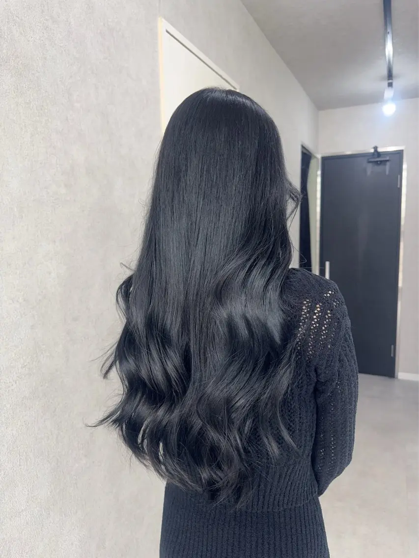 ロング カラー 黒髪 ブルーカラー ブルーブラック 髪質改善 レイヤーカット カット ヘアカラー トリートメント 赤み無し柔らかカラー 【梅田】madokaのヘアスタイル