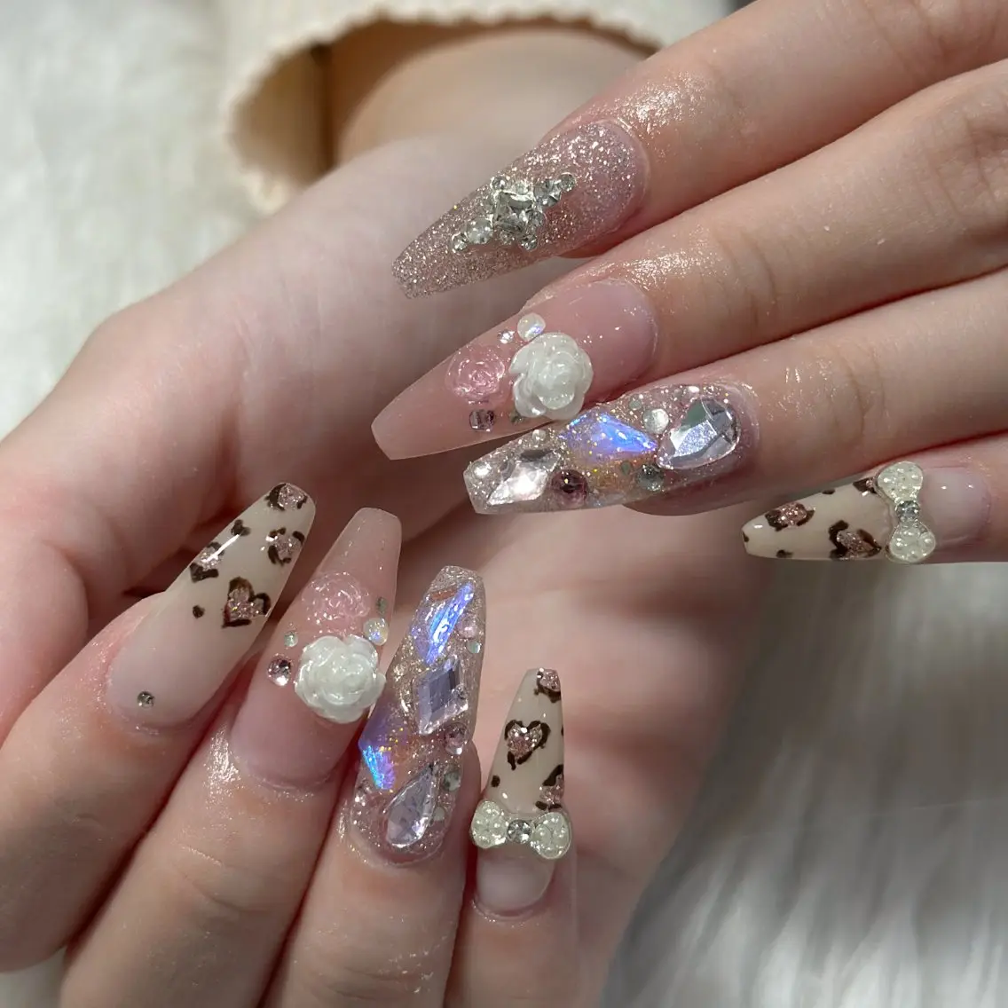 ネイル ハンドネイル フットネイル LAVISH nanamiのネイルデザイン