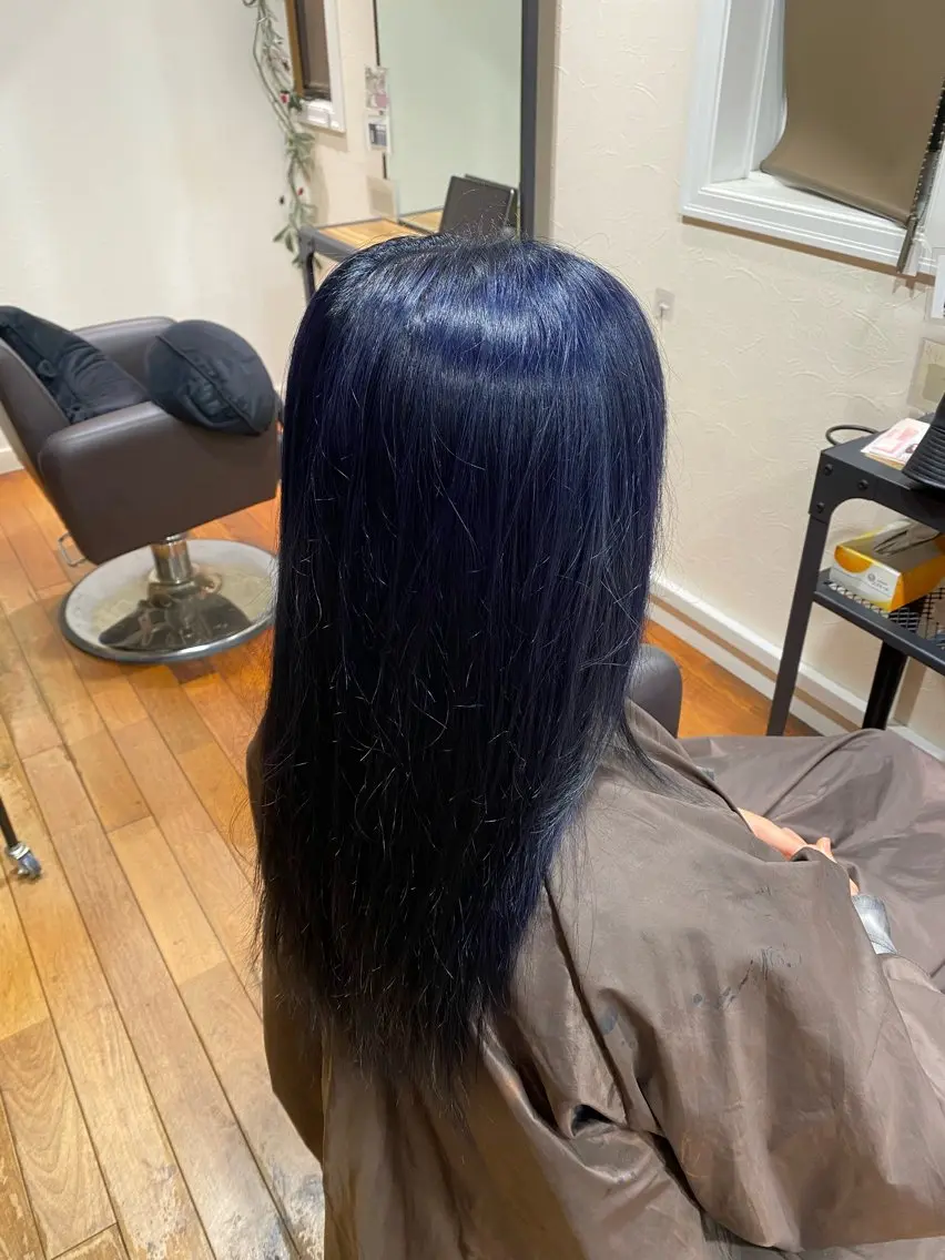 ロング カラー 黒髪 ブルーカラー ブルーブラック 透明感カラー ネイビーカラー ヘアカラー 髙﨑 優翔のヘアスタイル