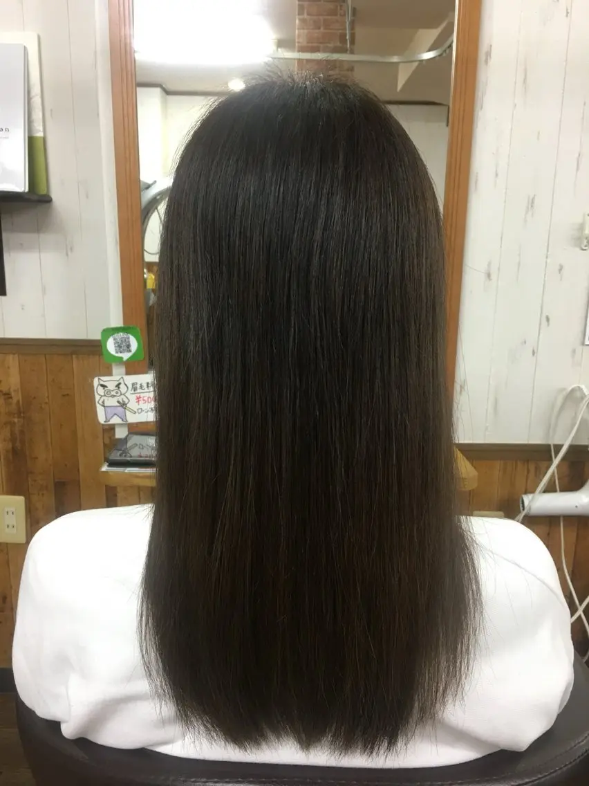 セミロング カラー アッシュ アッシュグレー アッシュグレージュ グレージュ ヘアカラー 横路 めぐみのヘアスタイル