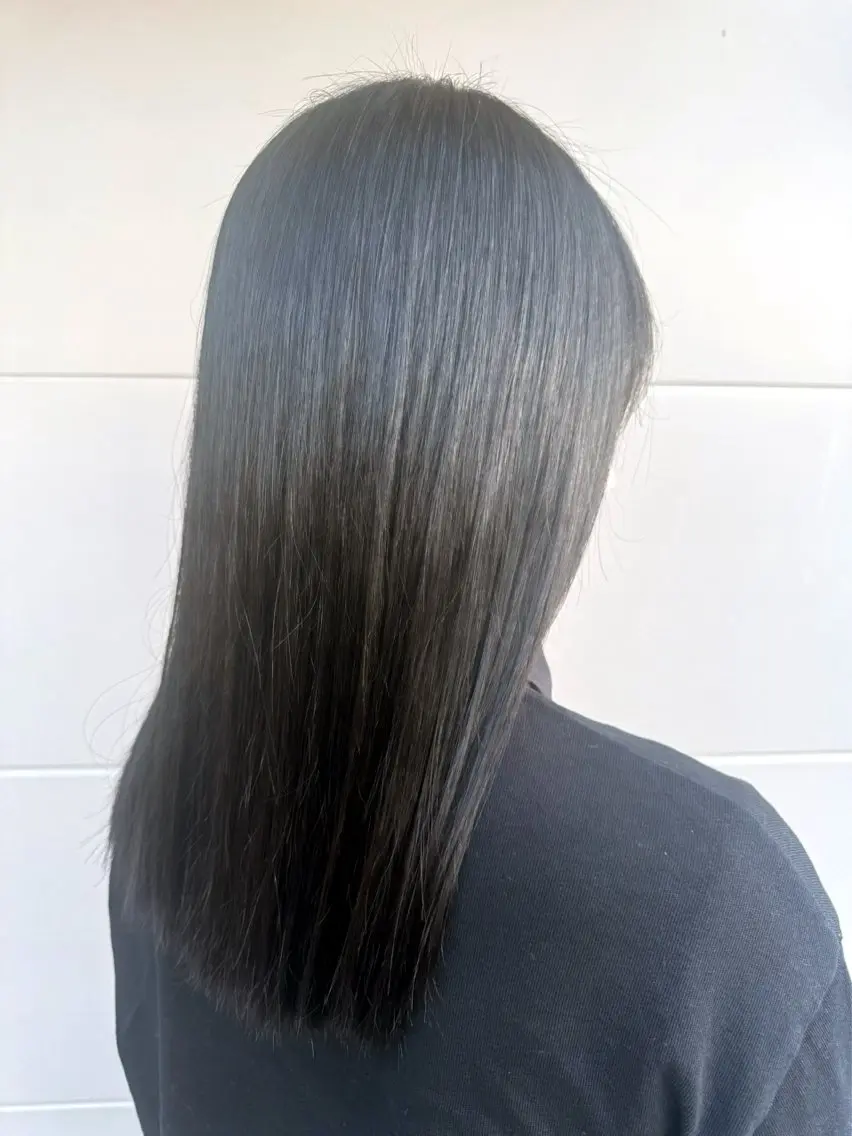 カット 縮毛矯正 コバヤシ ヒナのヘアスタイル