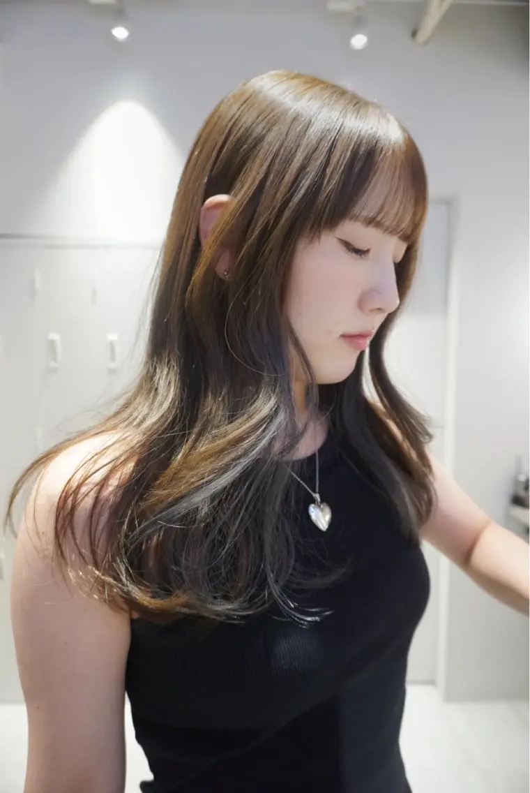 セミロング カラー ブリーチ ダブルカラー ミント ブリーチなしカラー 顔周りカット ヘアカラー トリートメント Ami/艶カラー/ レイヤー/ハイトーンのヘアスタイル