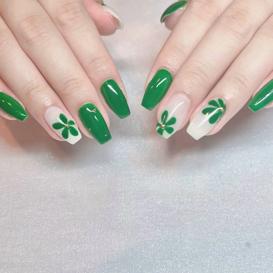 hand🎀4本アート🎀の写真