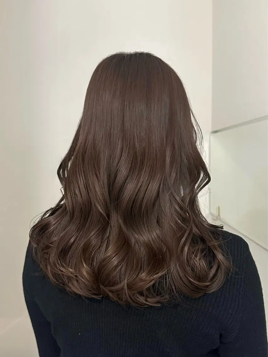 ロング やま/トレンドカラー /カットのヘアスタイル