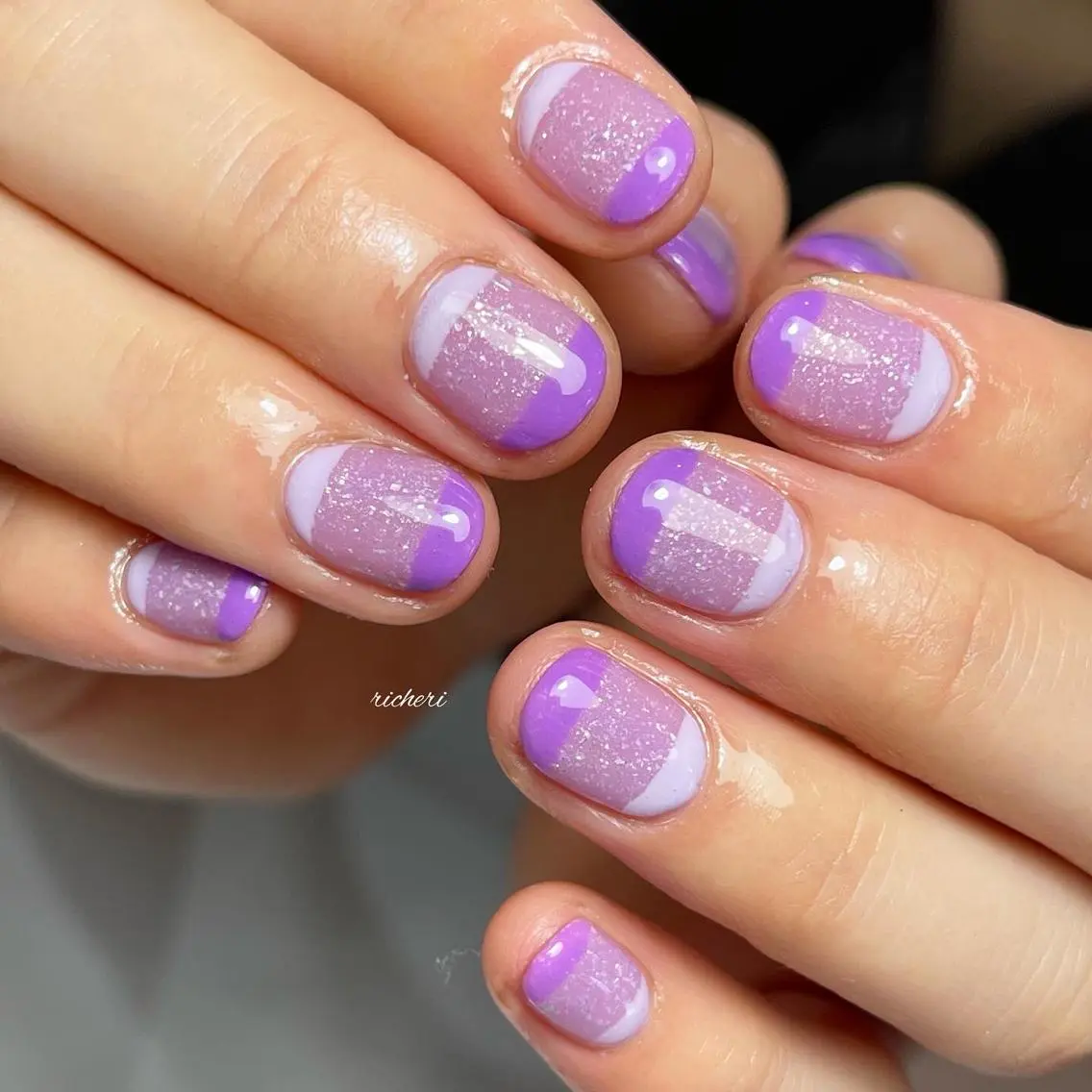 ミディアム ネイル パープルカラー 韓国風ヘア アートネイル フットネイル フレンチネイル richeri beautyのネイルデザイン