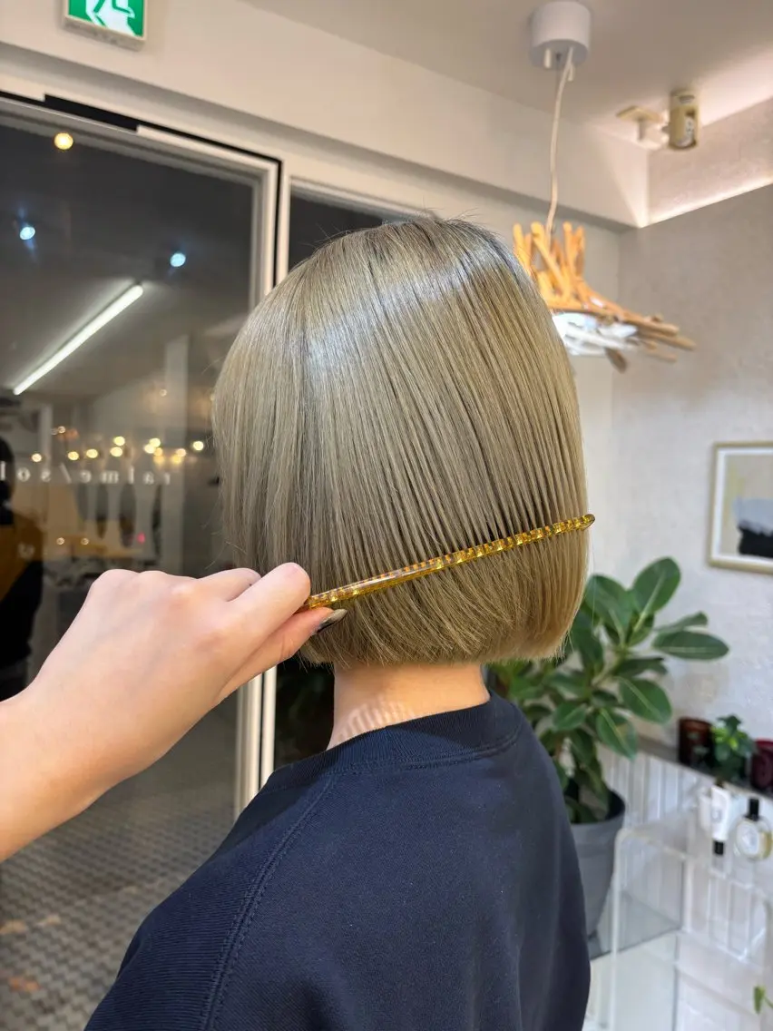 ショート カット まろやかベージュ🤎 艶カラー🔔リンのヘアスタイル