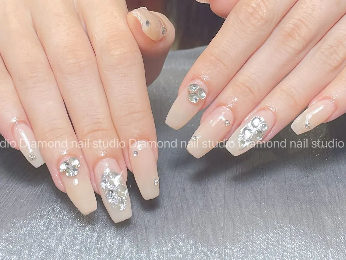 ネイル アートネイル オーロラネイル フラッシュネイル ガーリー キラキラネイル ハンドネイル Una NAILMANAMIのネイルデザイン